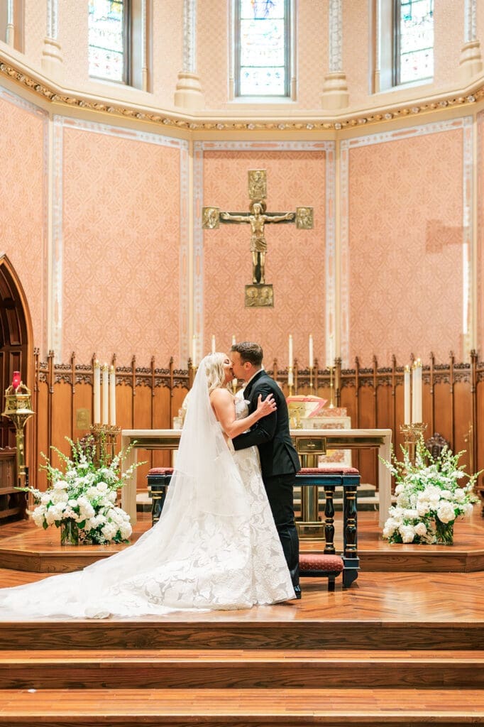 Jacquie and Thomas share their first kiss as husband and wife. 