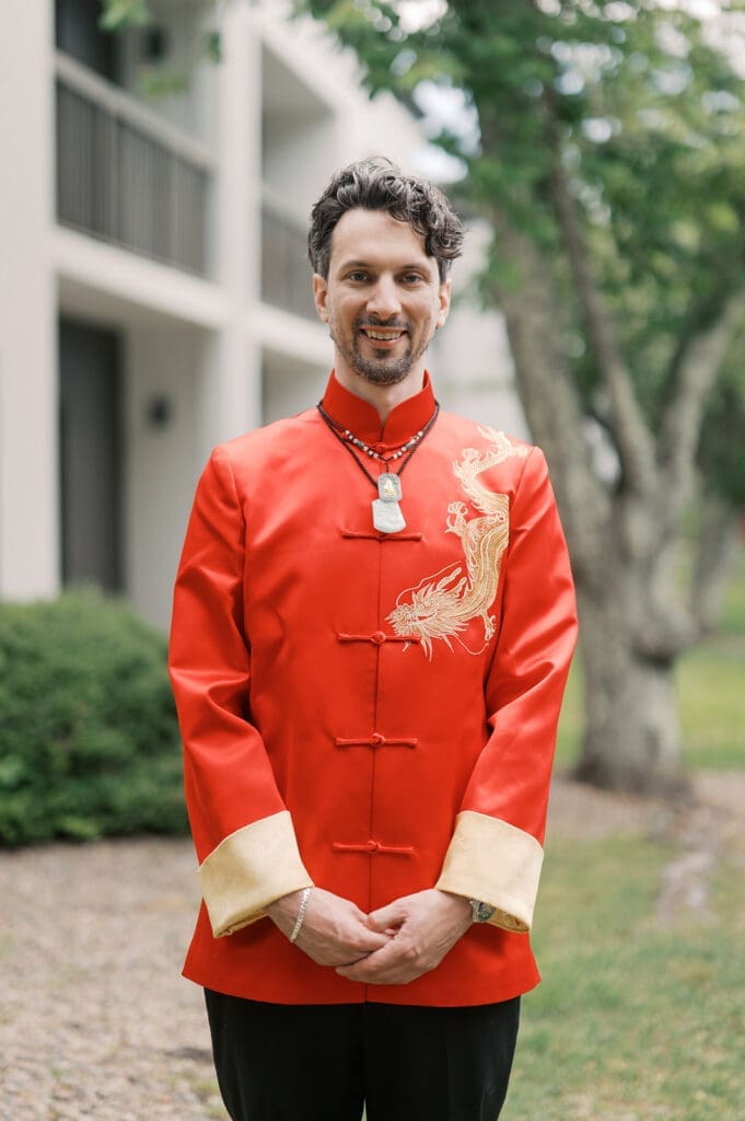 The groom smiles in traditional tea ceremony attire